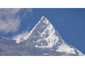 地球（アース）トラベラー“世界一美しい山”を撮る～南米アルパマヨ～