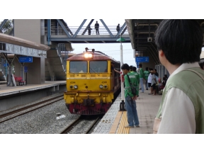 六角精児の呑み鉄本線・世界旅　タイ国鉄・北本線を呑む！大陸疾走編