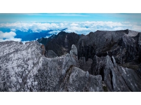 地球（アース）トラベラー　ボルネオ“死者の谷”に挑む　マレーシア・キナバル山
