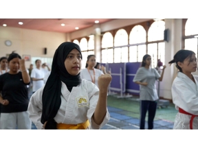 ＢＳスペシャル　希望の灯　アジア女子大学　～未来を切り開く女性たち～