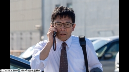 アングリースクワッド 公務員と７人の詐欺師