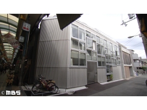 住人十色【“スケスケ”で狭小を克服！？商店街に建つ建坪１０坪ハウス】
