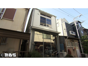 住人十色【建坪１０坪を一石二鳥リノベ！ ３分の１が階段の家】