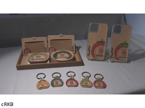 新　窓をあけて九州　不器用でも、前へ 〜フルーツバス停の革職人〜