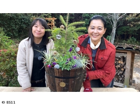黒谷友香、お庭つくります　クリスマスに映える自然派寄せ植え&明石海峡公園で植栽
