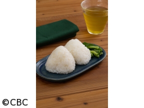 ３分クッキング【はじめての塩むすび・たたききゅうりの浅漬け】