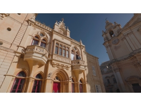 世界の窓▼ハンガリー／セーケシュフェヘールヴァール『永遠の愛の城』