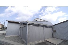 住人十色【元月極駐車場に建てた　駐車場みたいな家】