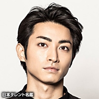 満島　真之介