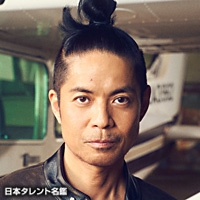 中村　由真