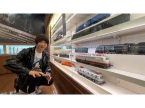 友近・礼二の妄想トレイン▽京急で駅メロ探訪!小田和正や矢沢永吉の聖地も