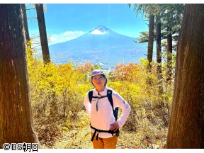 そこに山があるから　▽南沢奈央が紅葉に染まる天上山で圧巻の富士山絶景を満喫