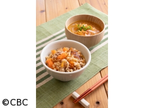 ３分クッキング【くずしにんじんの炊き込みごはん・にんじんとベーコンのみそ汁】