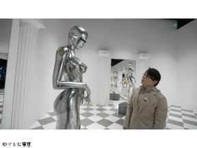 新美の巨人たち 平成不況の中で生まれたペットロボットのデザイン空山基が描く未来[…